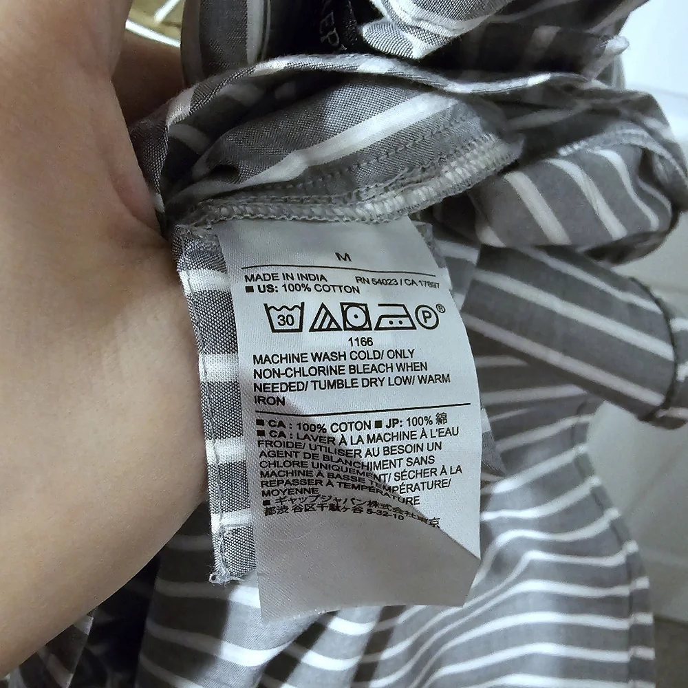 Banana Republic Oversized Button Down Dress Shirt - Size M - Picture 8 of 8